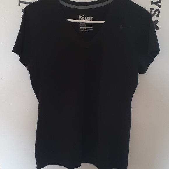 2/ 25 Nike Dri-Fit Black V-neck - Picture 1 of 3